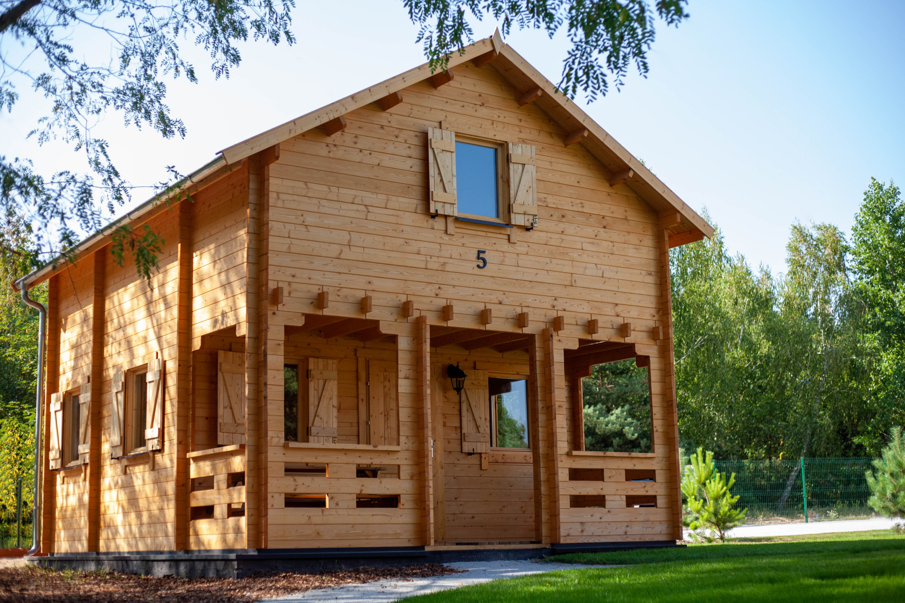 Dom z bali z naturalnego drewna